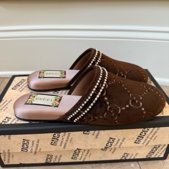 Gucci GG velvet crystal queen slippers!